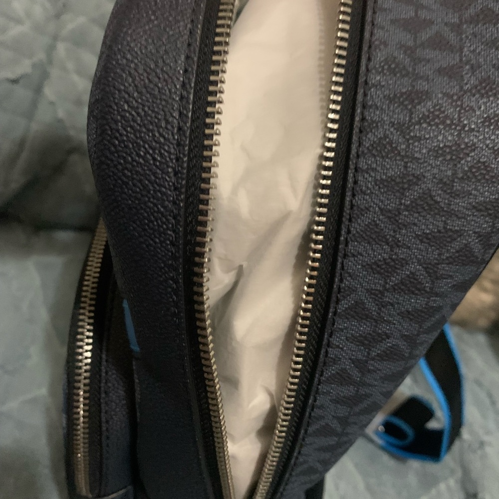 MK MEN COOPER COMMUTER SLINGPACK - Picture 5 of 10